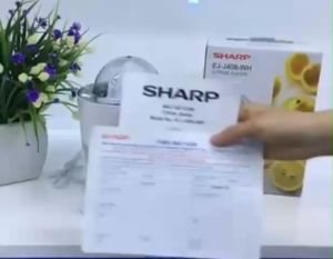 Máy Vắt Cam Sharp EJ-J408-WH - Công Suất 40W - Dung Tích 850ml 2 Đầu Vắt Lớn Nhỏ Lưới Lọc 2 Lớp Tự Động Đảo Chiều Vắt - Hàng Chính Hãng - Bảo Hành 12 Tháng