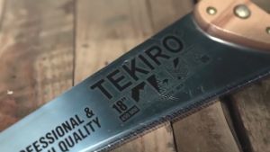 Gergaji Tangan 3 Mata 18\\\" Inch TEKIRO: Solusi Potong Kayu & Triplek