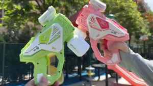 เด็กอัตโนมัติ Bubble Machine ของเล่นมือถือ Rocket Launcher Bubble Gun ขายส่งของเล่นแปลกใหม่สําหรับเด็ก