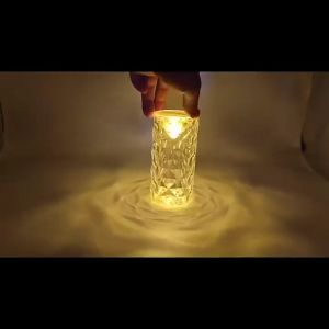 Đèn bàn pha lê phòng ngủ hoa hồng Tây Ban Nha đèn kim cương lưới đỏ bầu không khí đèn ngủ lãng mạn có thể sạc lại cánh hoa đèn ngủ