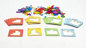 Mainan interaktif untuk anak-anak yang melibatkan kecerdasan dan interaksi orang tua-anak dengan permainan balok Rusia dan puzzle.