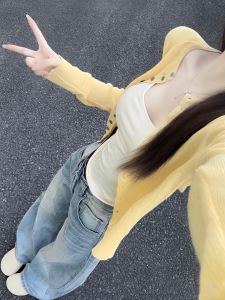 Áo Len Cardigan Dệt Kim Màu Vàng Phong Cách Hàn Quốc Cho Nữ Mùa Thu 2025 Áo Khoác Ngoài Mỏng Dài Tay Áo Lót Bên Trong Áo Khoác Ngoài