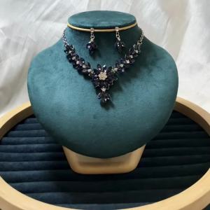3pcs Fashionable Womens Jewelry Set with Crystal Contrasting Flower Necklace Earrings and Evening Dress Accessories