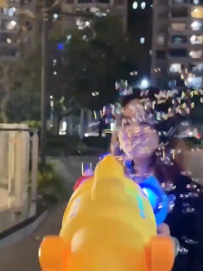 Bubble machine Children Automatic Bubble Machine Toy Blowing Outdoor Kids Gift Belon Buih Tembak