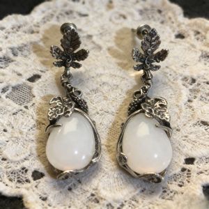 [Customers Favorite] Pair of Opal Flower-Engraved Detail Drop Earrings - Gothic Retro Declaration Jewelry Suitable for Evening
