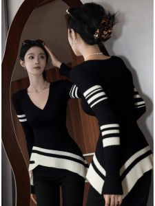 DANTING | Slim V-Neck Stripe Knit Top
