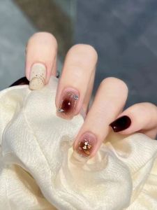 2024 New Handmade Luxury Vintage Wine Red Nail Tips with Diamonds Mid-Length Wearable False Nails Complete Nail Art