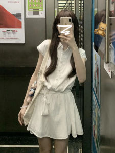 Váy Sơ Mi Cổ Polo Phong Cách Đại Học Cho Nữ Mùa Hè 2025 Váy Ngắn Chữ a Cạp Cao Màu Trắng Thắt Lưng Phong Cách Pháp