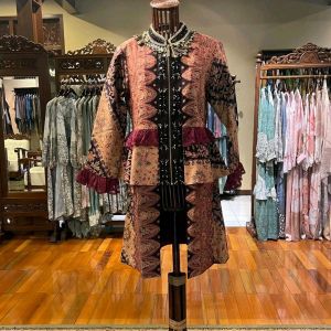 Tunik Zipper Tenun Payet by Dian Pelangi LIMITED EDITION Blouse Baju Atasan Kemeja Blus Outfit Kerja Kantor Pesta Pernikahan Kondangan Lebaran Formal Wanita Hijaber Cantik Anggun Modis Modern Simple Elegan Mewah Model Kebaya Terbaru Motif Batik Kekinian