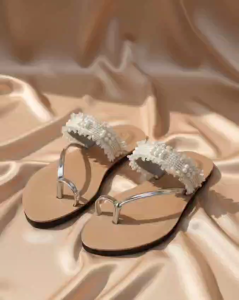Sandal & Sandal Fashion Fairycore Wanita Baru 2025 |   Sandal mutiara datar anti selip yang serbaguna |   Pakaian luar musim panas yang penting