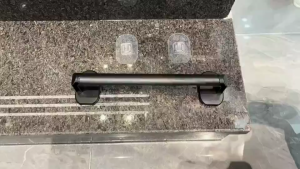 Giá treo dép giá treo khăn nhà tắm dán tường tiện lợi nhôm phun sơn tĩnh điện