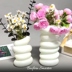 แจกันพลาสติกทรงเกลียว มินิมอลเกาหลี แต่งบ้าน แต่งคาเฟ่ ใส่ดอกไม้แห้ง/สด ขนาดเล็ก–ใหญ่