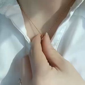 SUPERMARKET IMPORT EKSPOR Aksesoris Wanita Set Kalung Titanum Dengan Lapisan Emas Liontin Korean Style Kalung Wanita Dewasa Dan Anak Anak Anti Karat Dengan Desain Yang Elegant