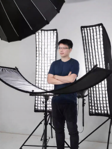 Multi-functional Curved U-shaped Reflective Screen