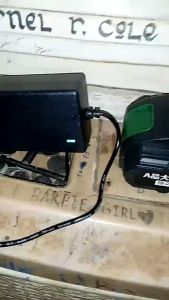 Adapter Charger Baterai 21V 1A Adaptor Mesin Bor Impact Gerinda Mesin Bor Cordless Drill