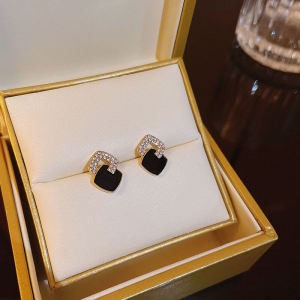 Geometric Diamond Stud Earrings Womens Fashion Luxury Sensation round Face Elegant Miniature Hoops Alloy Plated Silver Gold