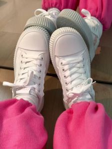 2025ใหม่ รุ่นQ68 รองเท้าแฟชั่นหญิง รองเท้าผ้าใบ รองเท้าสีขาว รองเท้าน่ารักๆสไตล์เกาหลี ประดับด้วยลายปักดอกไม้ สไตล์แฟรี่