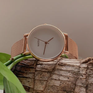 Nordic Minimalist Luxury Womens Watch Elegant Vintage Fashion Versatile Metal Band Quartz Movement round Dial Alloy Case