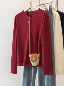 เสื้อสเวตเตอร์ถักสีแดง เสื้อชั้นในคอวี เสื้อผ้าทำงานสไตล์เกาหลี ผ้าฝ้ายผสม แขนยาว ปกติ ฤดูใบไม้ร่วง 2024 เสื้อผ้าทำงาน