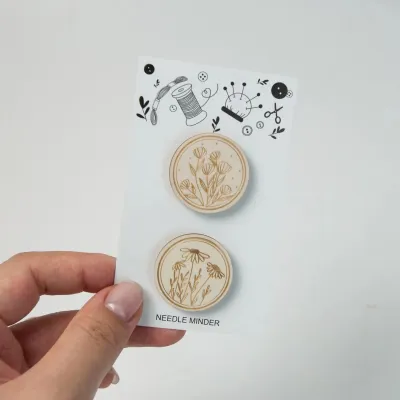 2Pcs Cross Stitch Wood Round Magnetic Needle Holder Magnet Needle Keeper Household DIY for DIY Sewing Crafts