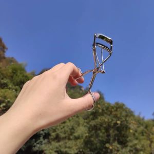 Long-Lasting Curling Eyelash Curler Sunflower Beginner Friendly Beauty Tool Waterproof Mini Eyelash Curler for Any Skin Type