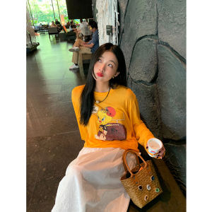 เสื้อยืดแขนยาวสีเหลืองลายพิมพ์ผ้าไหมสำหรับผู้หญิง ฤดูใบไม้ผลิ 2025 ดีไซน์ใหม่ เสื้อยืดคอตตอนสไตล์เกาหลีหลวมๆ