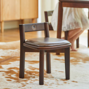 เก้าอี้รับประทานอาหารไม้จริงไม่มีพนักพิง กันลื่น โต๊ะน้ำชาเก้าอี้ขนาดเล็กที่นั่งอาหารค่ำเบาะนุ่มเก้าอี้หนังครอบครัวใช้เฟอร์นิเจอร์