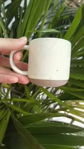 Custom Modern Design White Small Frosted Ceramic Tumblers Unglazed Base Speckled Coffee Mug With Handle Speckled Ceramic Mug