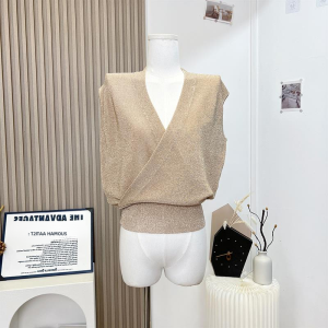 เสื้อกั๊กถักคอวีแขนกุดสำหรับผู้หญิงในช่วงฤดูร้อนปี 2024 เสื้อคลุมกันหนาวแบบเข้ารูปเอวสั้นเนื้อผ้านุ่มสบาย