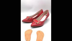 硅胶软扁平足矫正儿童足弓垫高跟鞋足心脚心塌陷支撑垫半垫鞋垫Silicone soft flat foot correction childrens arch pad high heels soles soles collapse support pad half pad insole