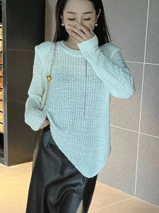 WANGGONGZHU | เสื้อสเวตเตอร์ถักทรงหลวมสไตล์ญี่ปุ่นย้อนยุคสำหรับผู้หญิงในฤดูใบไม้ผลิและฤดูใบไม้ร่วง เสื้อสเวตเตอร์ถักแบบลำลองไม่สมมาตร ทรงหลวม สไตล์หลวมๆ