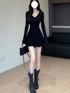 Slim Fit Black Knitted Mini Dress V-Neck A-Line Skirt Elegant Waist-Cinching Winter Fashion Ladies Dress Midi Length