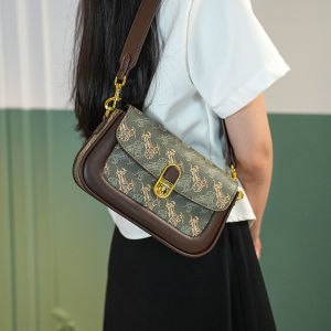 Jacoponnus Leather Chain Underarm Bag Womens Fashion Trend 2025 New Winter Luxury Commuter Crossbody Envelope Bag