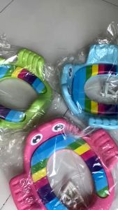 Bệ Lót Thu Nhỏ Bồn Cầu Có Tay Vịn Cho Bé màu dễ thương