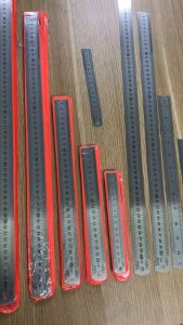 Thước sắt đo cm và inch