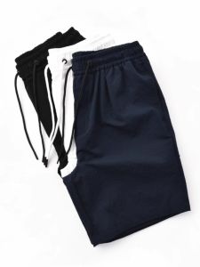 กางเกงขาสั้นทรงตรงระบายอากาศได้ดีสำหรับผู้ชาย กางเกงขาสั้นทรงลำลองสำหรับเล่นกีฬาในช่วงฤดูร้อน กางเกงขายาวทรงหลวมสบาย ๆ สำหรับผู้ชาย