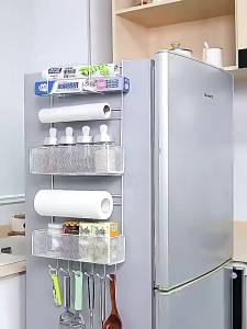 Wall-mounted No-drilling Storage Rack