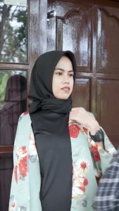Setelan Celana Rok Korea Style Atasa n Crop Top Dan Rok Wolf Kids