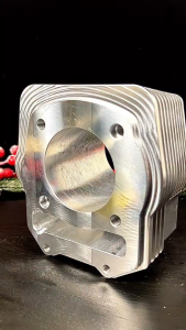 เสื้อCNC W125 มี 2 ขนาดตัวสั้น 90 มม. ตัวยาว 105 มม. สำหรับขนาดลูกสูบที่มีขนาดใหญ่ ตีปลอกได้ตามต้องการ