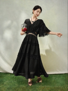SUSHE | Simple Romantic Tencel Blend Lace Border V-neck Dress