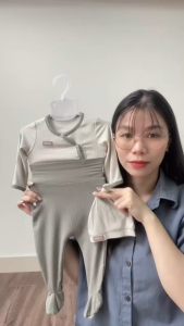 Set Sơ Sinh COOKIE Cài Chéo Liền Tất Kèm Mũ Chất Cotton Tăm Lạnh Cho Bé Size Từ 0 Đến 1 Tháng 2026