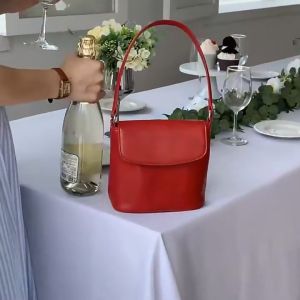 🚚จัดส่งจากประเทศไทย -กระเป๋าทรงถัง สไตล์เกาหลี กระเป๋าสะพายข้างสีแดง สําหรับผู้หญิง แฟชั่นเรโทร มีสายสะพายไหล่สองข้าง คริสมาสต์ปีใหม่วินเทจสีแดงกระเป๋าถือกระเป๋าสะพายแฟชั่นใหม่สไตล์เกาหลีลม ins กระ