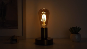 หลอดไฟเอดิสัน 4W แสงอุ่น ถนอมสายตา เหมาะกับขั้ว E27 มีลักษณะแก้วสีเหลืองอำพันวินเทจ รูปทรงหยดน้ำ เป็นหลอดไฟใช้ในครัวเรือน เหมาะสำหรับโคมไฟตั้งโต๊ะ โคมไฟติดผนัง โคมไฟแขวน