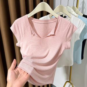 เสื้อยืดคอวีแขนสั้นผ้าฝ้ายลายกระดูกไผ่สีชมพูนุ่มสำหรับผู้หญิง 2025 ฤดูร้อน เสื้อชั้นในแบบบาง ผ้าไหมน้ำแข็ง ถัก