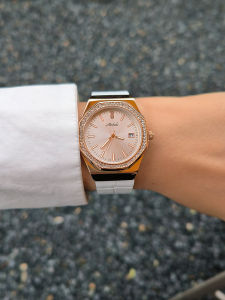 Fashionable Large Dial Quartz Watch Womens Waterproof Leather Belt High-End Retro Style Gift Watch round Face Mineral Glass