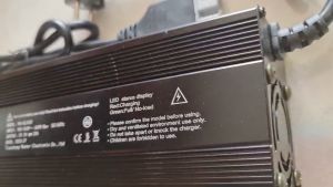 ลิเธียมระบบ 24 โวลท์ แรงดันชาร์จ 29.2v กระแสชาร์จ 20ah เครื่องชาร์จแบตเตอรี่