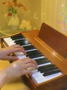 MIYINNIAOเปียโนเด็ก เปียโนไม้ เครื่องดนตรีสำหรับเด็ก พร้อมเก้าอี้ 6เดือน-6ขวบ