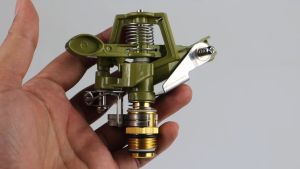 Bisa COD Kepala Penyiram Air Sprinkler Nozzle Alat Irigasi Penyiram Air Irigasi Taman Model Berputar