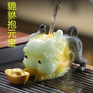 24-Color Changeable Tea Pet Xi Wang Holding Treasure Tea Table Desktop Ornaments Macaron Style Handmade Resin Kung Fu Tea Set Accessories