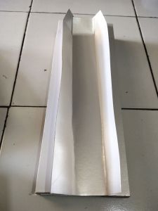 Kertas wadah kentang spiral seafood dll putih polos ukuran sebelum di lipat 13 x 36 dan setelah dilipat menjadi 32 x 5 x 4 cm bahan berleminasi sehingga anti minyak.